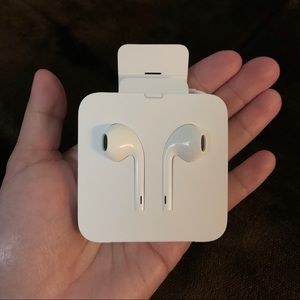 Brand new APPLE EARPODS